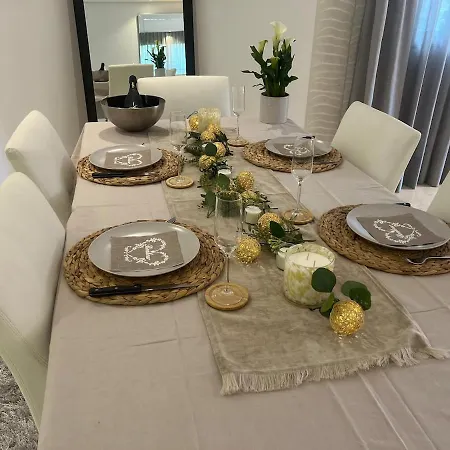 Te Huur 2 Slaapkamers Frontline Complex Εστεπόνα