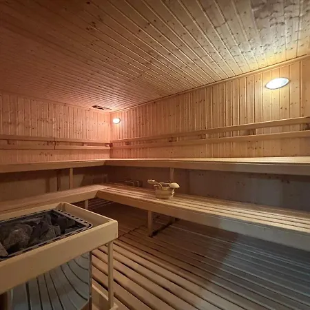 Te Huur 2 Slaapkamers Frontline Complex * Εστεπόνα