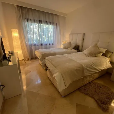 Te Huur 2 Slaapkamers Frontline Complex Διαμέρισμα *