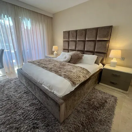 Te Huur 2 Slaapkamers Frontline Complex Διαμέρισμα